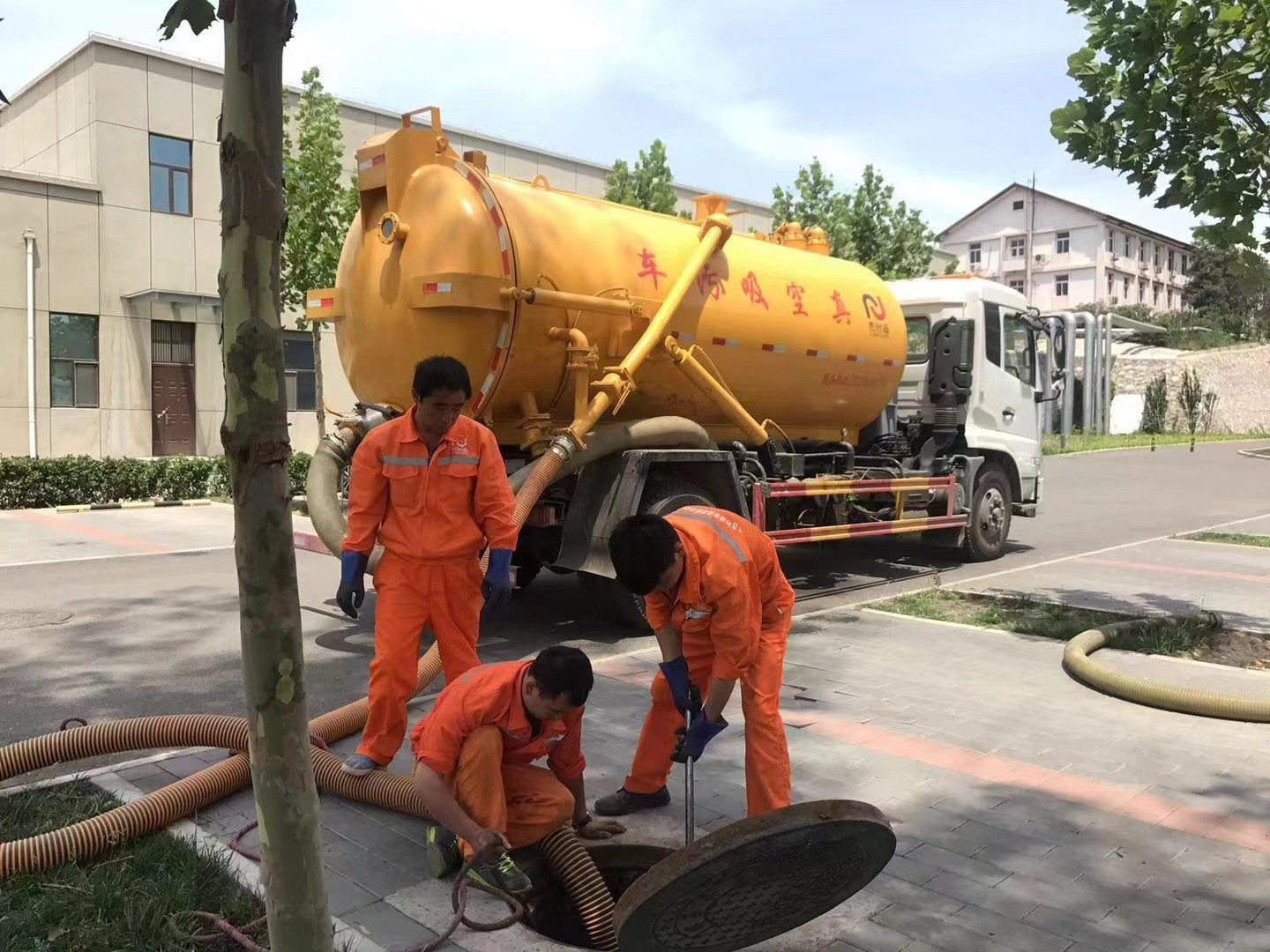 峄城化粪池清理与5-8吨吸粪车施工效率分析